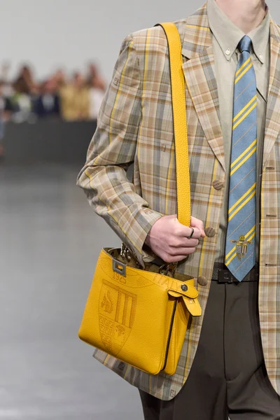 Look 19
